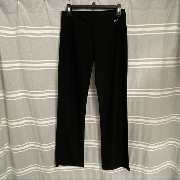 NIKE / Black Bootcut Athletic Yoga Pants Size (ST) Small Tall - Picture 1 of 10